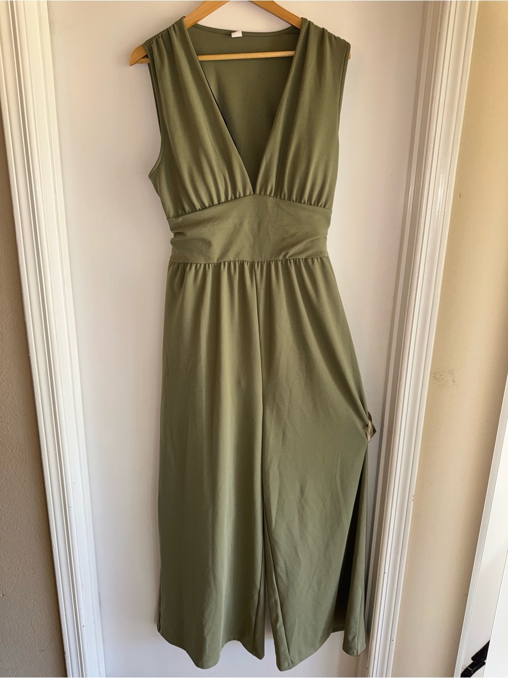 NWOT Halara V Neck Sleeveless Ruched Pocket Jumpsuit-Easy Peezy - Picture 5 of 12